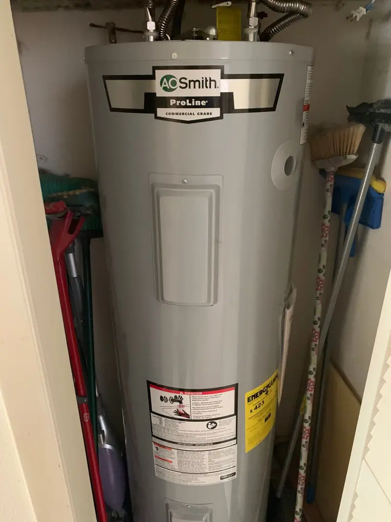 Electric tank set in a utility closet
